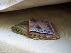 dinero bajo el colchón
