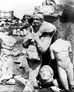 Esculturas de la época arcaica encontradas durante las excavaciones de Atenas