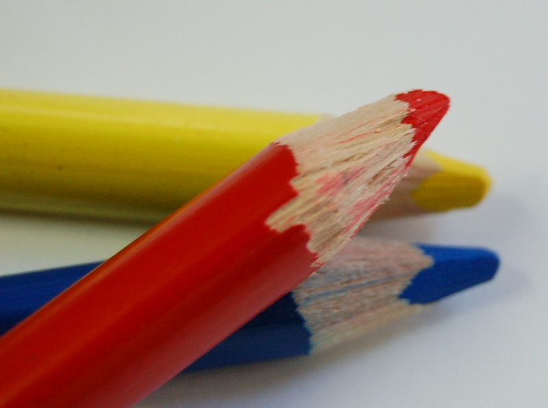 La imagen muestra unos lápices de colores