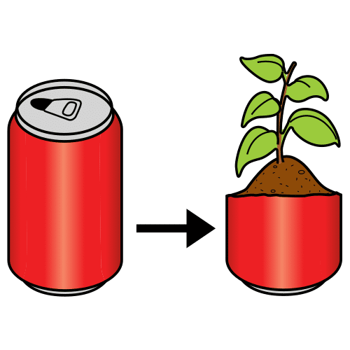 A la izquierda hay una lata de refresco y a su derecha está la lata cortada por la mitad y usada de macetero con una planta dentro