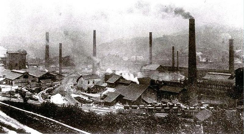 Las zonas industriales, como esta en Duro (ASturias) han condicionado en buena medida el desarrollo de las periferias urbanas de las ciudades más industrializadas. 