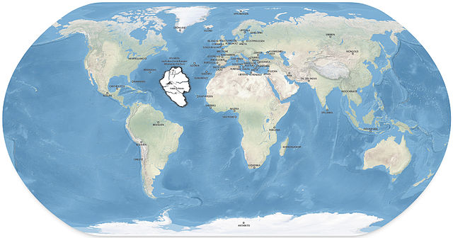 Mapamundi que localiza la isla de la Atlántida en mitad del océano Atlántico, entre América y Europa