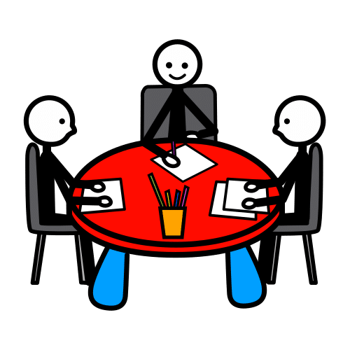 La imagen muestra un grupo de tres personas sentadas junto a una mesa trabajando juntas.