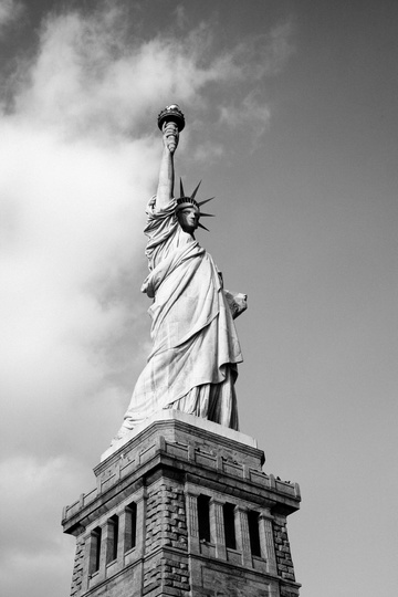Estatua de la libertad en blanco y negro
