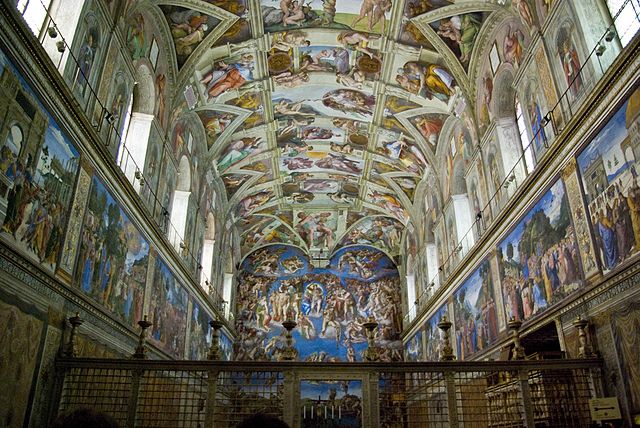 Interior de la Capilla Sixtina. Pinturas de Miguel ÁngelVistas de la bóveda y el alrtar mayor