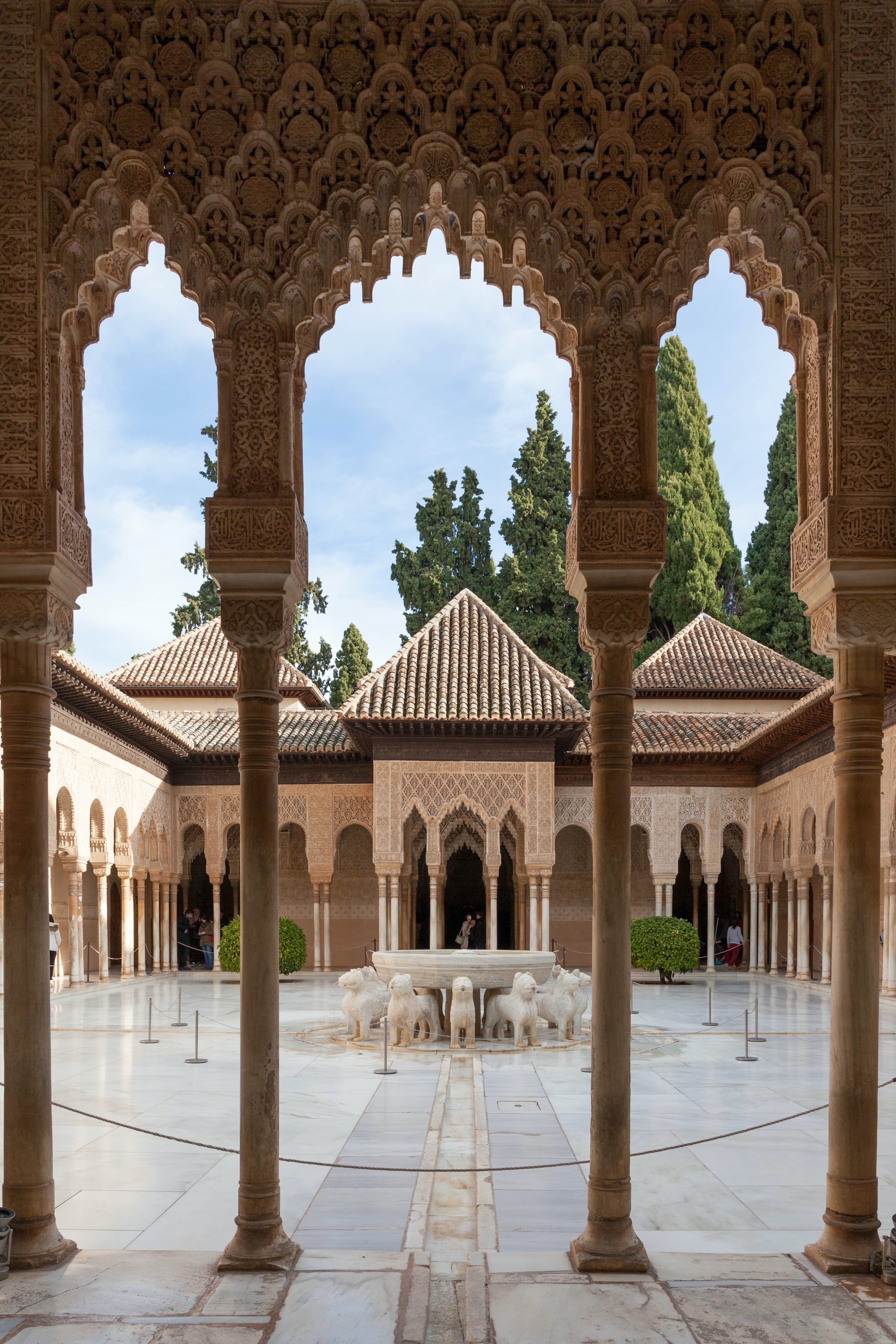 Patio de los leones de la Alhambra de Granada