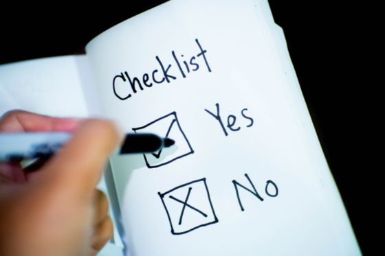 En la fotografía aparece unas anotaciones con la señal de chequeo que se ha realizado el control de que esa actividad esta realizada.