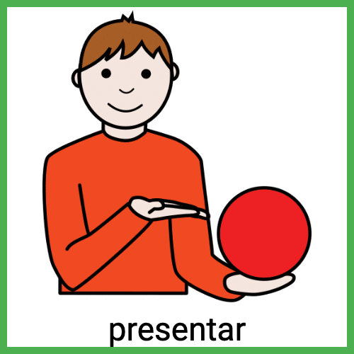 Niño presentando o enseñando una pelota