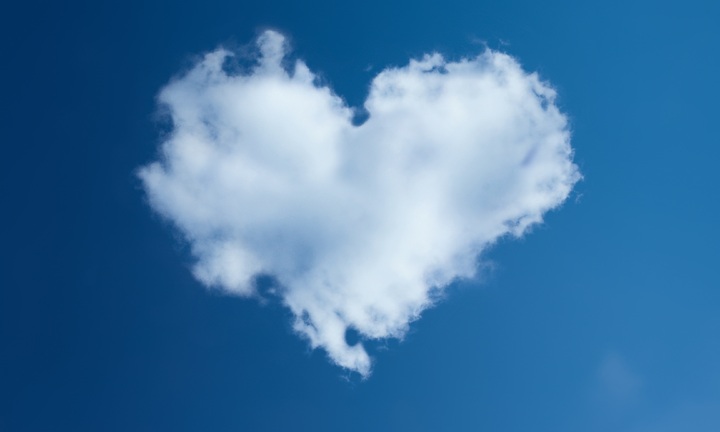 La imagen muestra una nube con forma de corazón