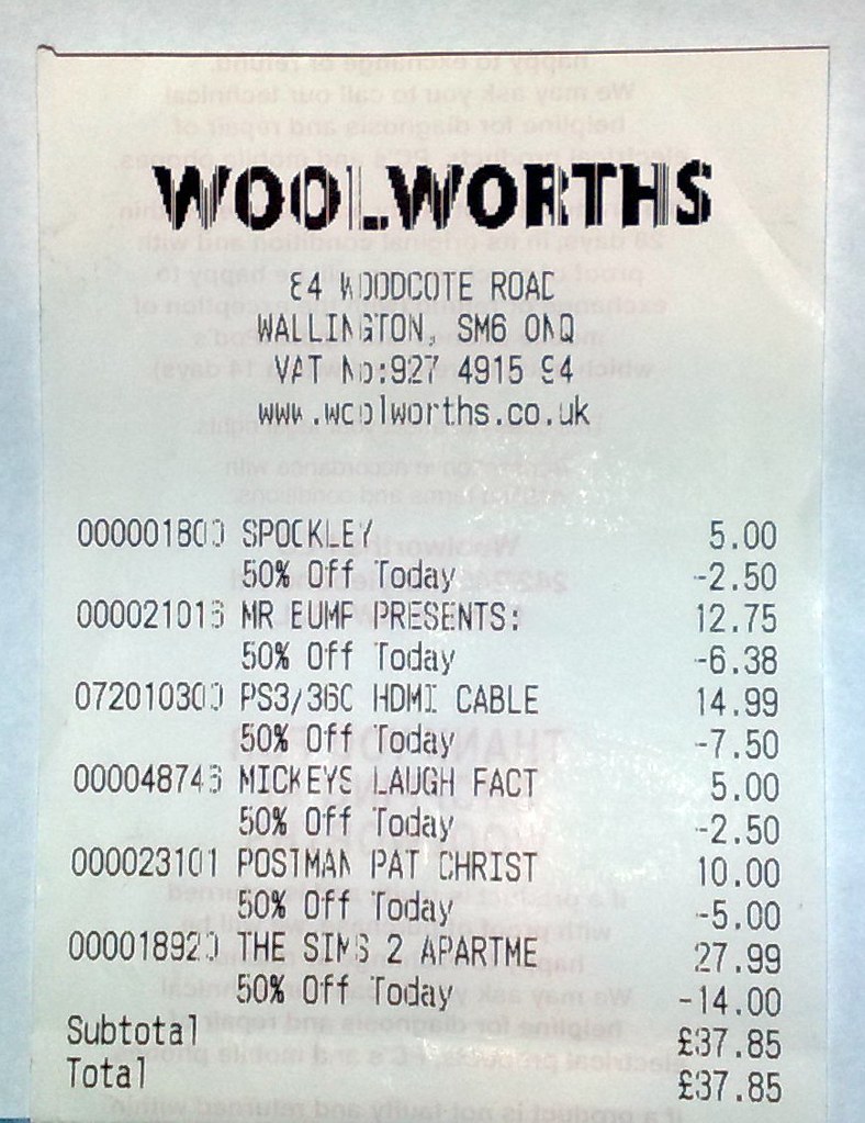 La imagen muestra el recibo de la compra de cinco productos en el supermercado Woolworths por un total de 37 libras con ochenta y cinco peniques.
