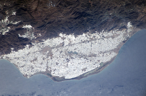 Invernaderos en el Campo de Dalías vistos desde el espacio