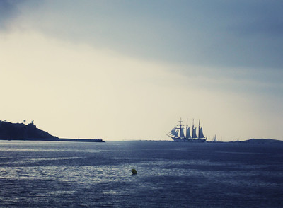 barco en el mar