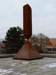 Obelisco roto, 1963.