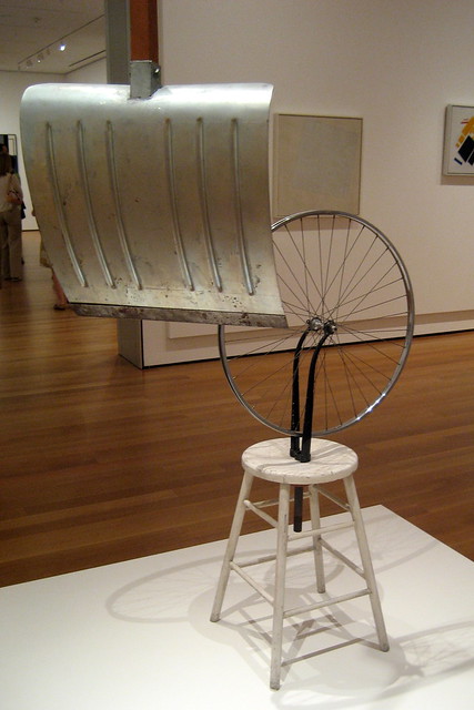 rueda de bicicleta y la pala