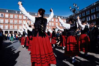 La imagen muestra un baile regional