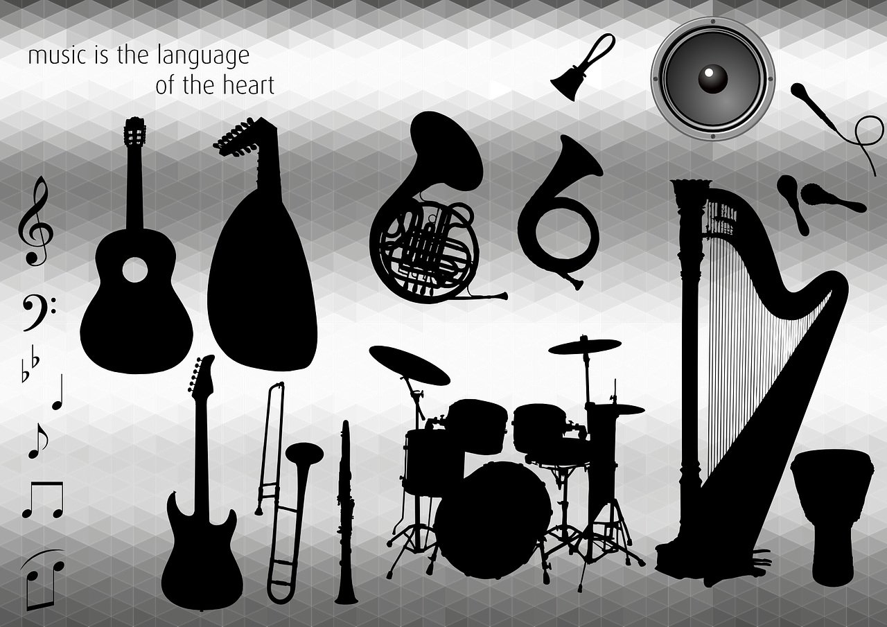 La imagen muestra las sombras en negro de un grupo de instrumentos musicales