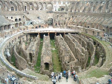 fotografía de los subterráneos del Anfiteatro Flavio o Coliseo, Roma