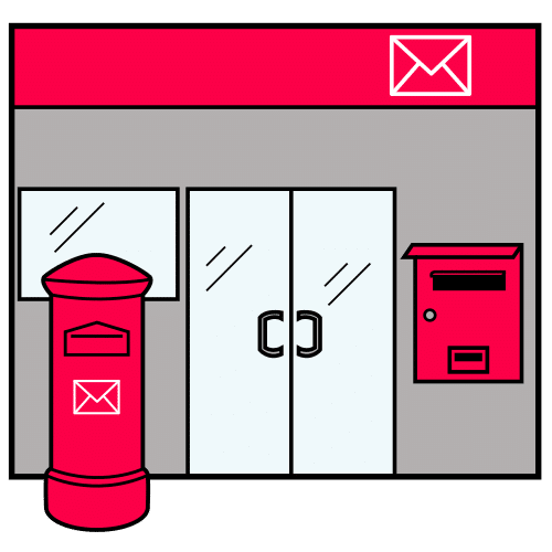 En la imagen se ve un edificio gris con símbolos y dibujos en rosa. A la izquierda está un buzón de correos en rosa. En medio una puerta de acceso y a la derecha un buzón de correos de pared. Arriba hay una cornisa rosa con el símbolo de un sobre de una carta.