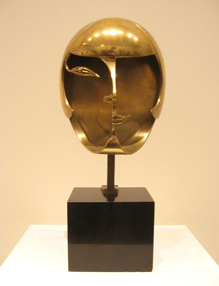 Rostro escultórico con muchos huecos de Pablo Garballo
