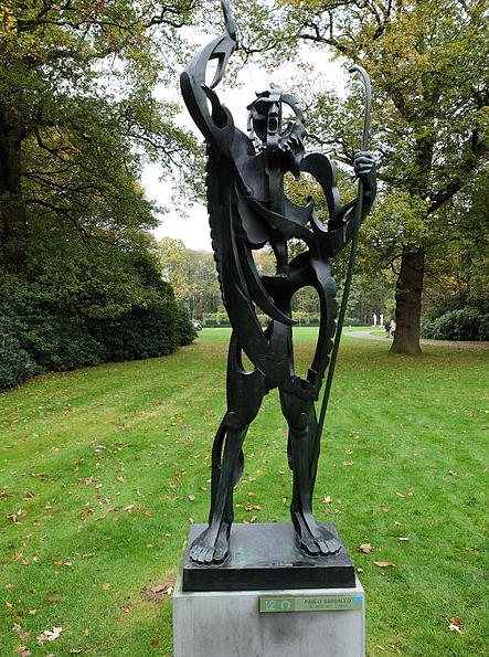 Escultura con huecos y planos de Pablo Gargallo