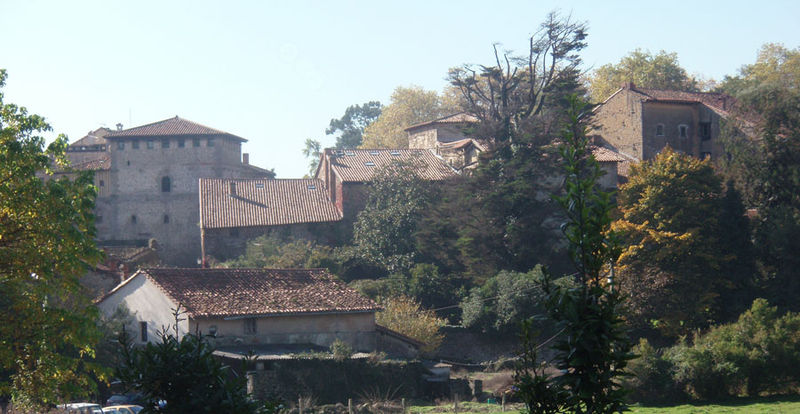 Santillana del Mar en Cantabria, un típico pueblo monumental de la España cristiana medieval.