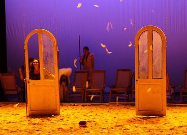 Escenario con decorado