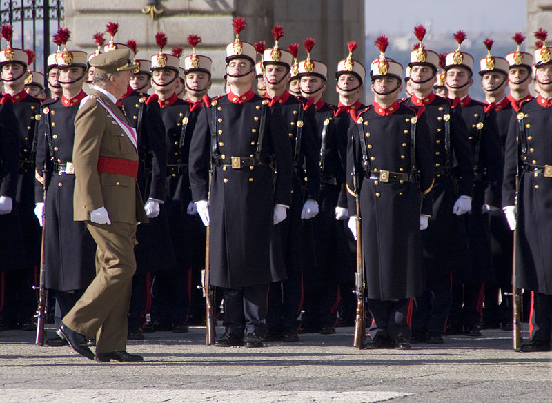 El Rey pasa revista al ejército