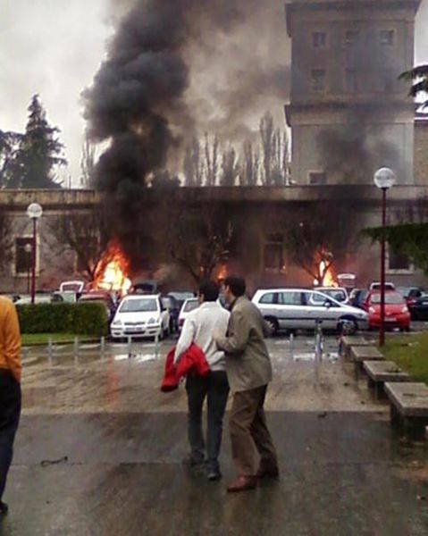 Atentado con coche bomba de ETA en la Universidad de Navarra en 2008.