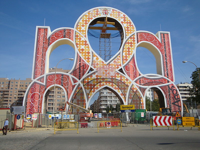 Muestra la portada de una feria