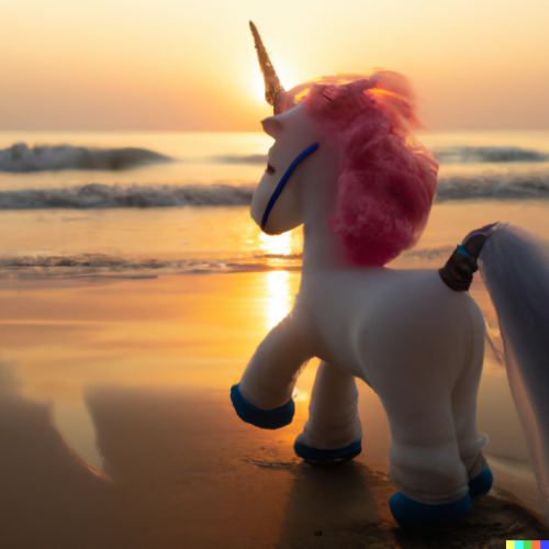 Es una imagen en la que se aprecia un unicornio en la orilla de la playa mirando hacia el mar en la puesta de sol