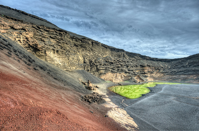  El Lago Verde en la Isla Canaria de Lanzarote es una muestra de la espectacularidad del fenómeno volcánico en el archipiélago Canario. 