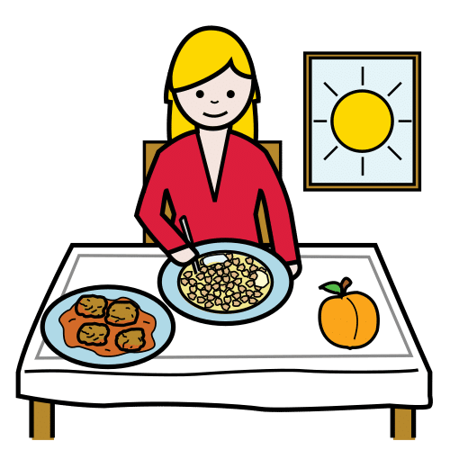 En la imagen aparece una niña sentada en una mesa grande con dos platos de comida y una fruta.