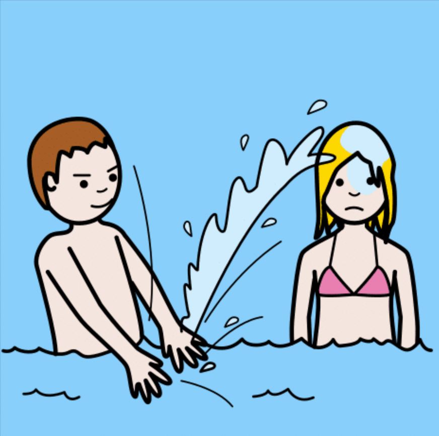 La imagen muestra a dos personas dentro del agua y una le está echando agua a la otra.