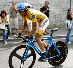  Alberto Contador en una contrarreloj
