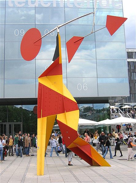 Escultura móvil-estable de Calder