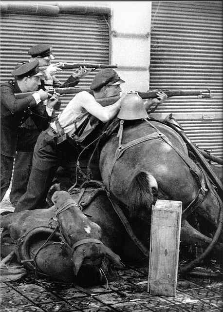 Barricada, Agustí Centelles