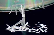 Trozos de papel electrizados