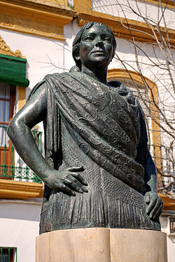 Escultura dedicada a la Niña de los Peines, en la Alameda de Hércules, Sevilla