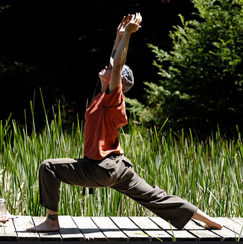Mujer practicando yoga