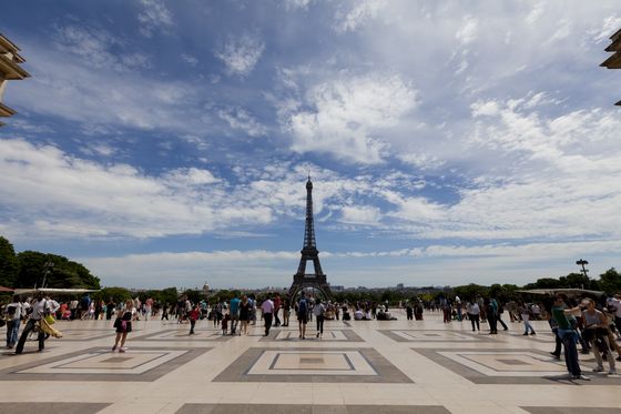 Paisaje con la Torre Eiffel de París de fondo.