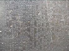 Detalle del Código de Hammurabi con la escritura cuneiforme