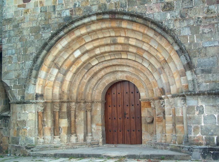 Arco abocinado