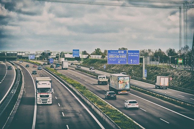 Autovía de acceso auna gran ciudad.