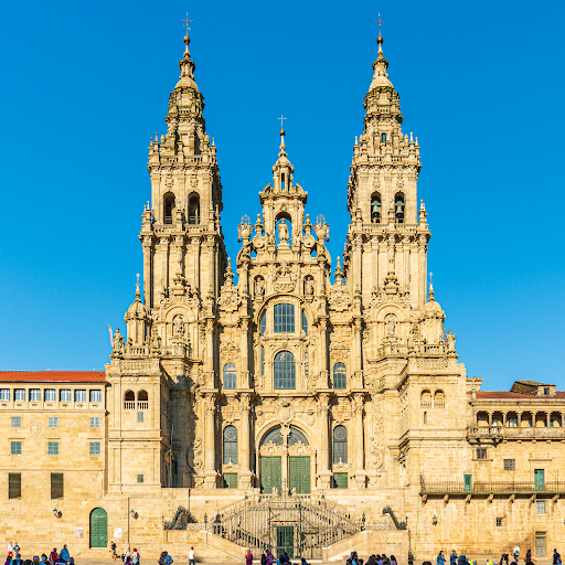 Imagen frontal de la catedral de Santiago.