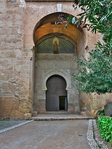 Imagen de la puerta llamada de la Justicia en la Alhambra.