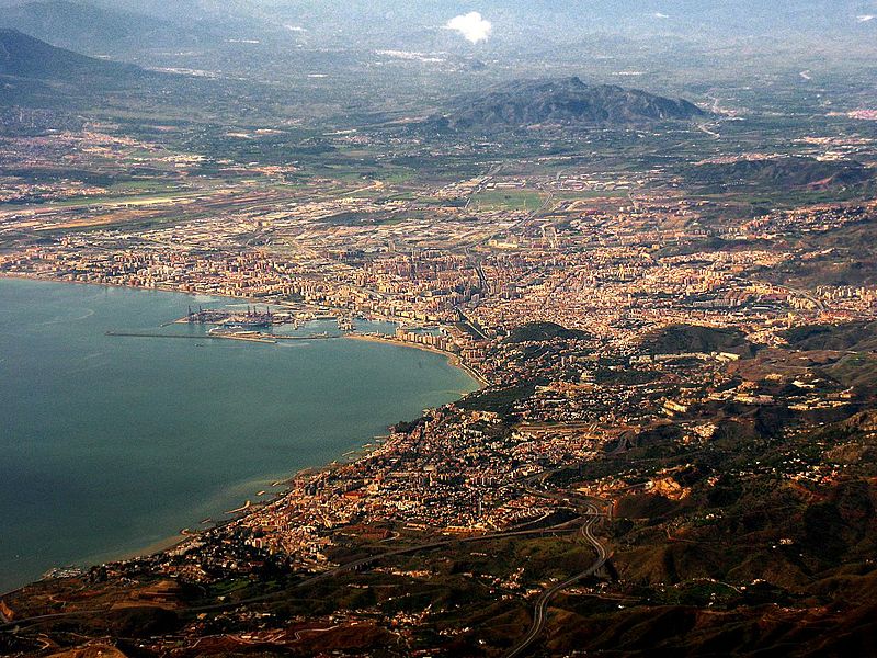 Vista aérea de Málaga, la gran metrópolis andaluza que más esta creciendo en las últimas décadas.