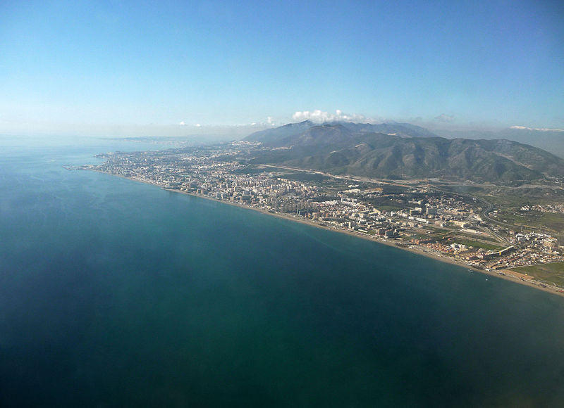 Imagen aérea de Torremolinos en la Costa del Sol malagueña.