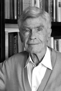 Foto de primer plano del profesor Mario Bunge
