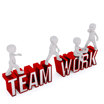 La imagen muestra un letrero de team-work