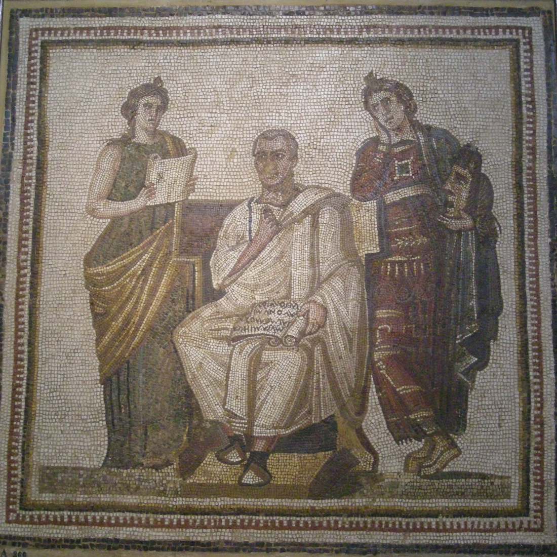 Mosaico en el que aparecen Mosaico con el poeta latino Virgilio junto a Clío, musa de la Historia, y Melpómene, musa de la Tragedia
